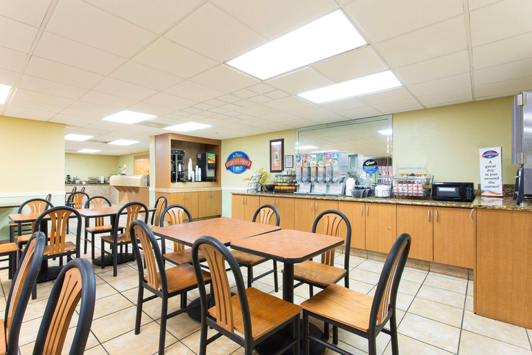 Food & Drinks, Oasis Bay Suites, Hillsborough