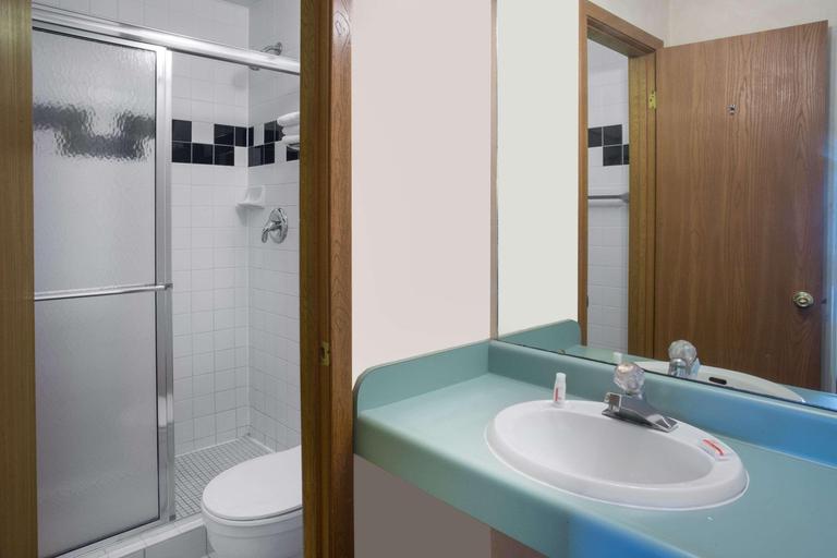 Bathroom 4, I-80 Inn & Suites, Scott