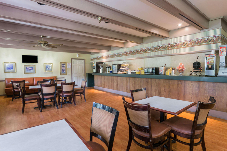 Food & Drinks 5, Days Inn by Wyndham Ocala West, Marion