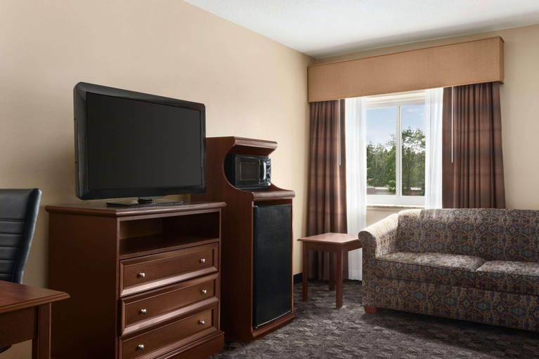 Bedroom 4, Baymont by Wyndham Mt. Pleasant, Isabella
