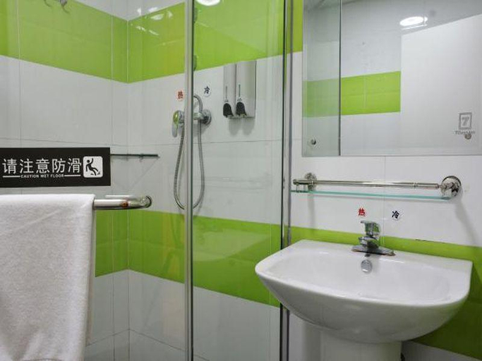Bathroom 4, 7 Days Inn Dongguan Houjie Exhibition Center, Dongguan