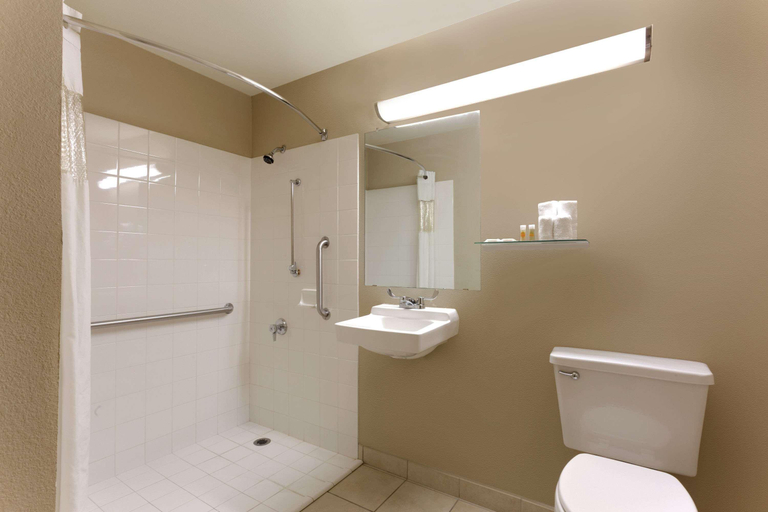 Bedroom 4, Days Inn & Suites by Wyndham Tempe, Maricopa