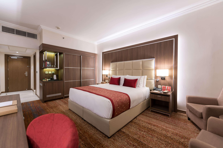 Bedroom 3, Ramada by Wyndham Continental Jeddah, Jeddah