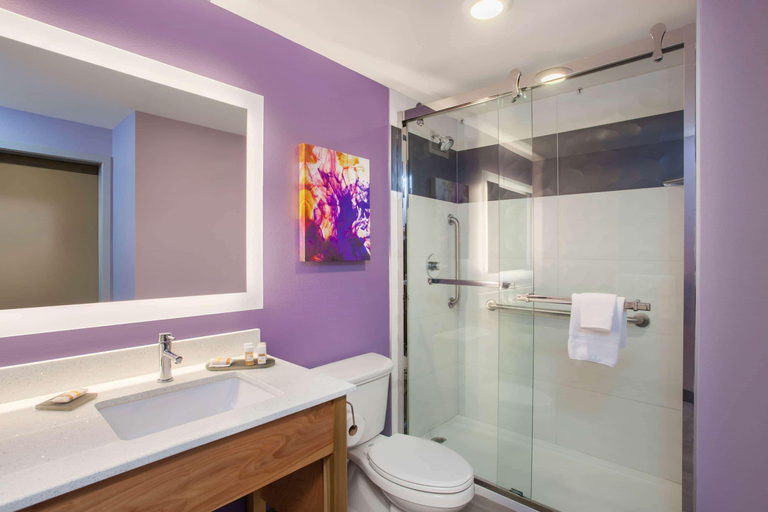 Bathroom 4, La Quinta Inn & Suites by Wyndham Madera, Madera