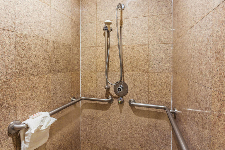 Bathroom 4, SureStay Hotel by Best Western Chula Vista San Die, San Diego