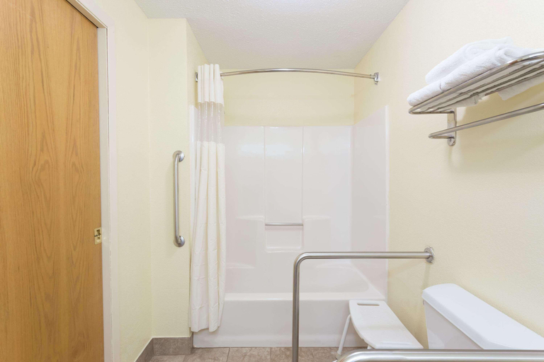 Bathroom 5, Days Inn & Suites by Wyndham Bloomington/Normal IL, McLean