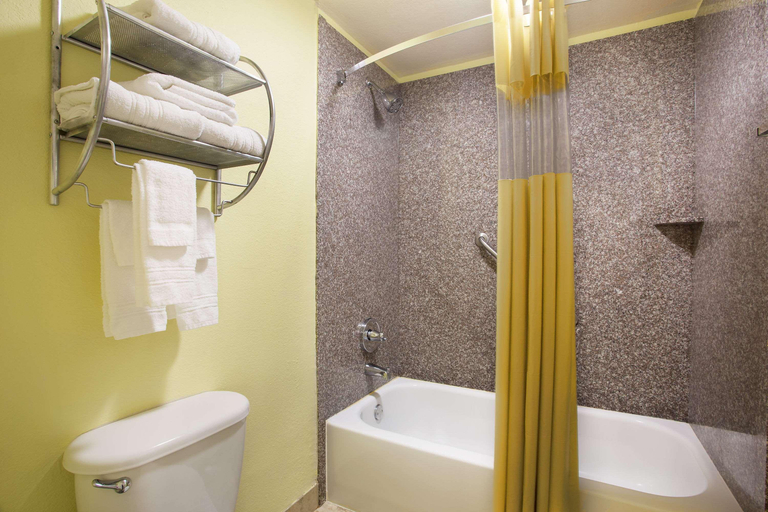 Bathroom 4, Oasis Bay Suites, Hillsborough