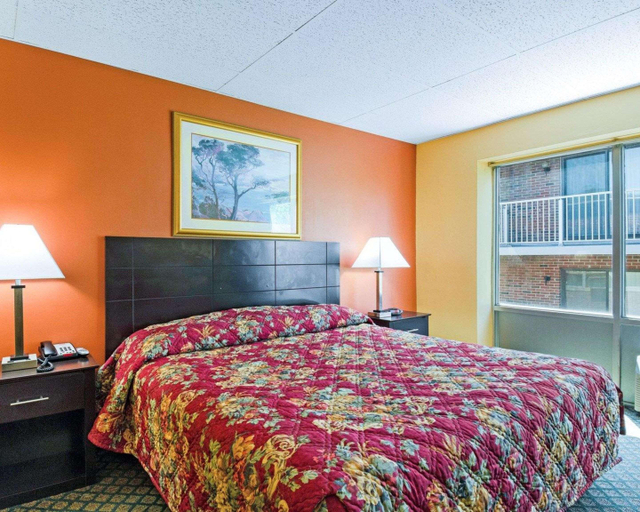 Bedroom 2, Econo Lodge Framingham Area, Middlesex