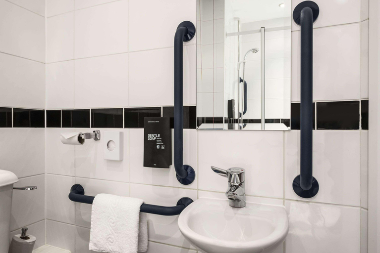 Bathroom 4, Days Inn by Wyndham Corley NEC M6, Warwickshire