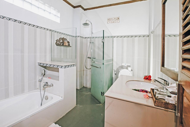 Bathroom 11