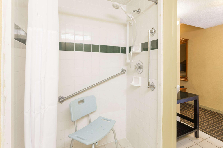 Bathroom 4, Days Inn by Wyndham Ocala West, Marion