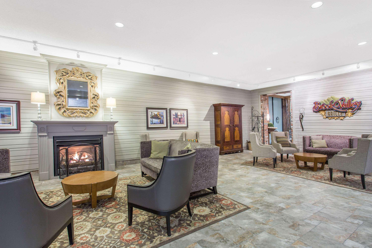 Public Area 2, Ramada by Wyndham Cornwall, Stormont, Dundas and Glengarry