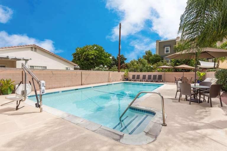 Sport & Beauty, Harbor Inn & Suites, Garden Grov, Orange