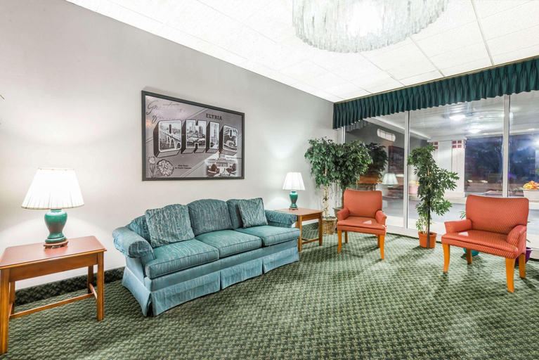 Public Area, Sprucewood Inn, Lorain