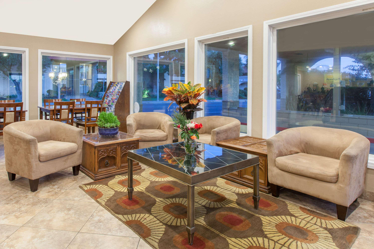 Public Area 2, Days Inn by Wyndham Camarillo - Ventura, Ventura