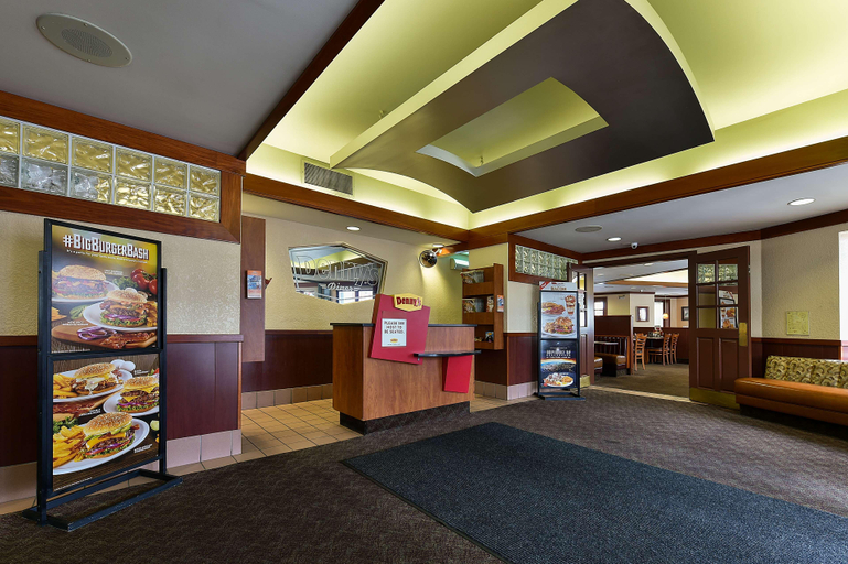 Public Area 3, Howard Johnson Plaza by Wyndham by the Falls Niagara Falls, Niagara