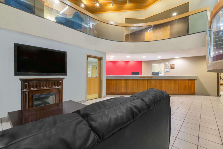 Public Area 2, Ramada by Wyndham Columbus North, Franklin