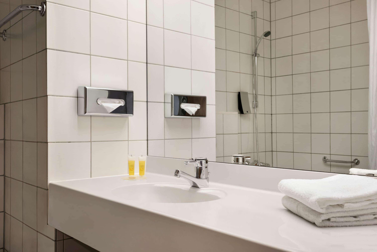 Bathroom 5, Ramada by Wyndham Bottrop, Bottrop