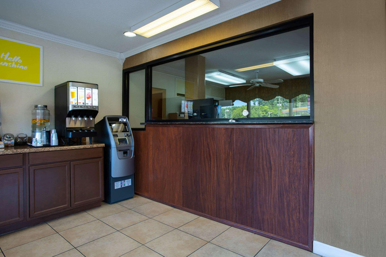 Public Area 2, Days Inn by Wyndham Chesapeake, Chesapeake