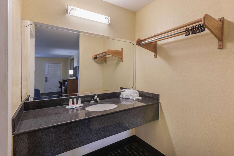 Bathroom 4, Days Inn by Wyndham Natchitoches, Natchitoches