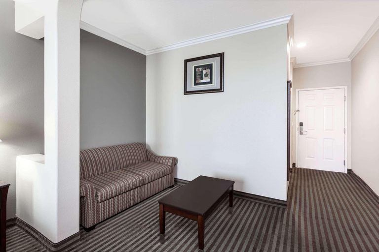 Bedroom 2, Harbor Inn & Suites, Garden Grov, Orange