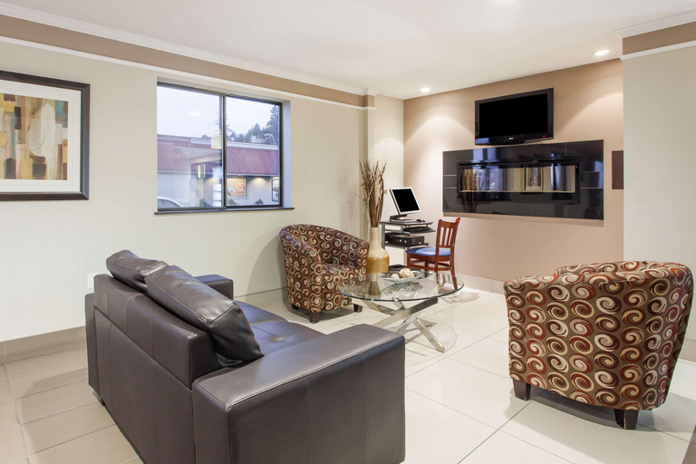 Public Area 2, Super 8 by Wyndham Kamloops On The Hill, Thompson-Nicola