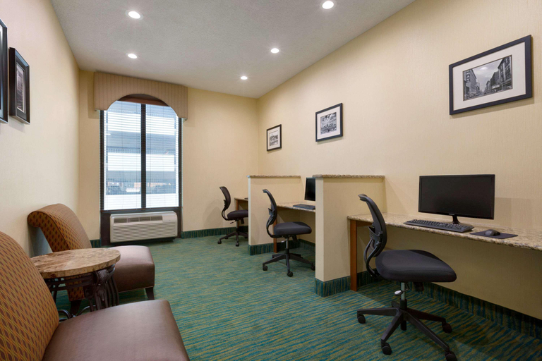 Public Area 2, Days Inn by Wyndham Baltimore Inner Harbor, Baltimore
