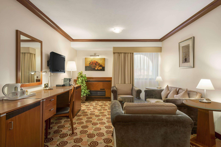Bedroom 3, Ramada by Wyndham Bahrain, Manama