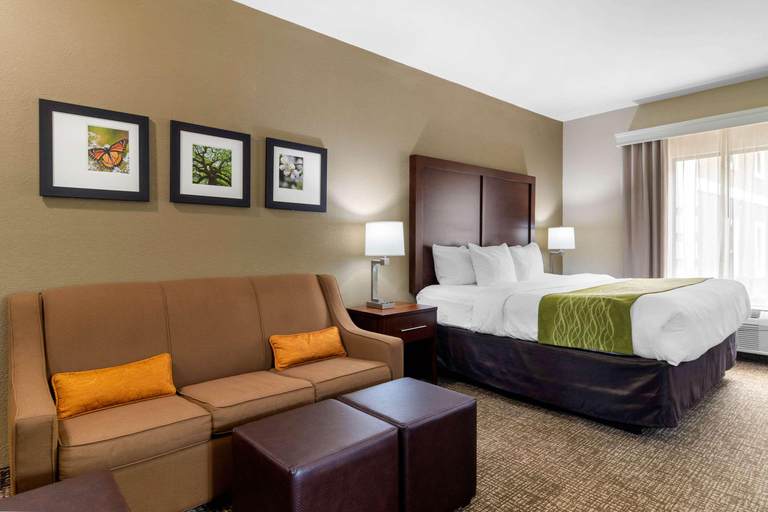 Bedroom 4, Comfort Inn & Suites, Spalding