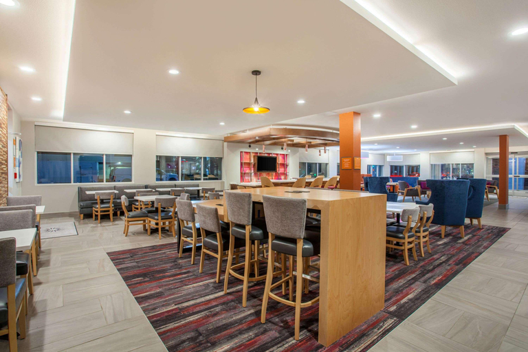 Food & Drinks 5, La Quinta Inn & Suites by Wyndham Madera, Madera