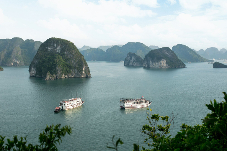 Halong Majestic Legend Cruise, Hạ Long