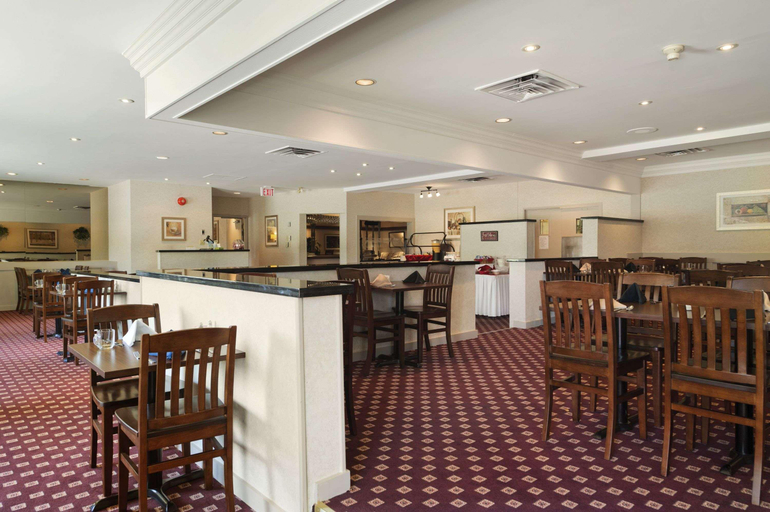 Food & Drinks 5, Ramada by Wyndham Trenton, Lake Ontario