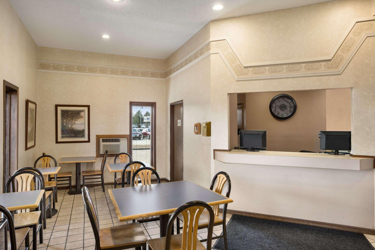 Public Area 2, Super 8 by Wyndham Carbondale, Jackson