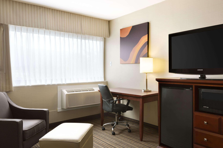 Bedroom 3, Days Inn by Wyndham Terrace, Kitimat-Stikine