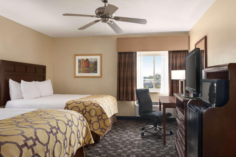 Bedroom 4, Baymont by Wyndham Mt. Pleasant, Isabella