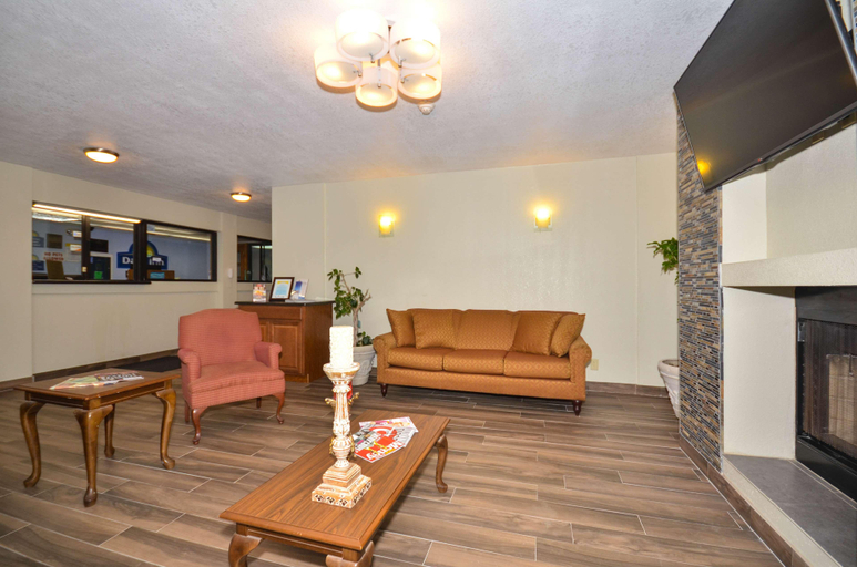 Public Area 2, Days Inn by Wyndham Southern Hills/ORU, Tulsa