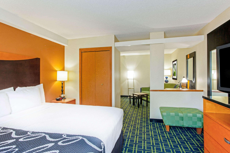 Bedroom 3, La Quinta Inn & Suites Manassas, Prince William