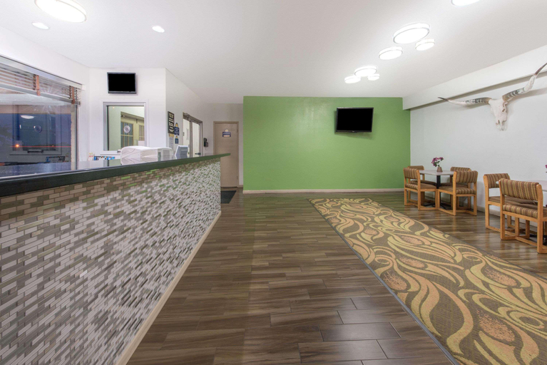 Public Area, Days Inn by Wyndham Fort Worth West, Tarrant