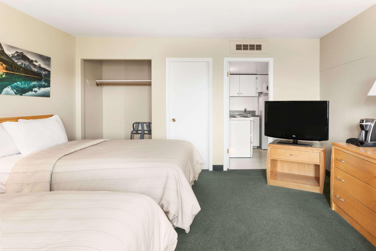 Bedroom 3, Days Inn by Wyndham Golden, Columbia-Shuswap