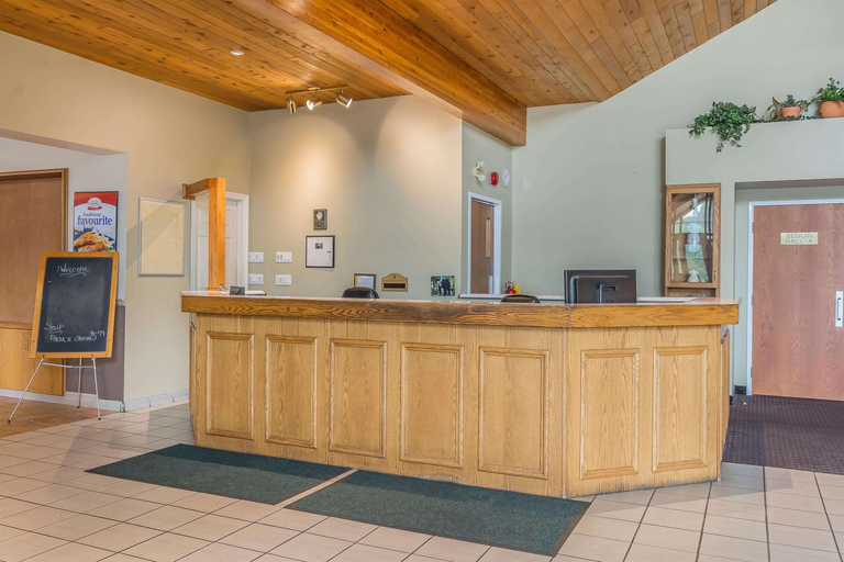 Public Area 2, Jolly Roger Inn & Resort, Parry Sound