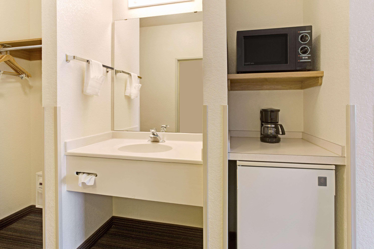 Bathroom 4, Days Inn & Suites by Wyndham Castle Rock, Douglas