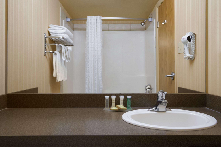 Bathroom 4, Super 8 by Wyndham Fort St. John BC, Peace River