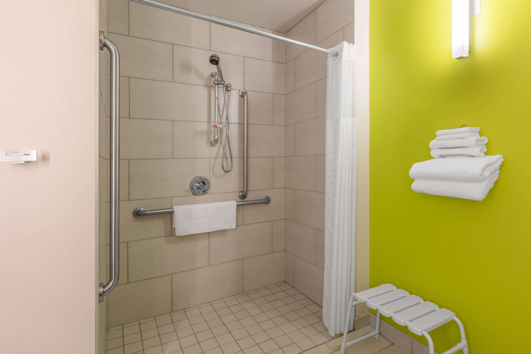 Bathroom 4, Super 8 By Wyndham Winnipeg East, Division No. 11