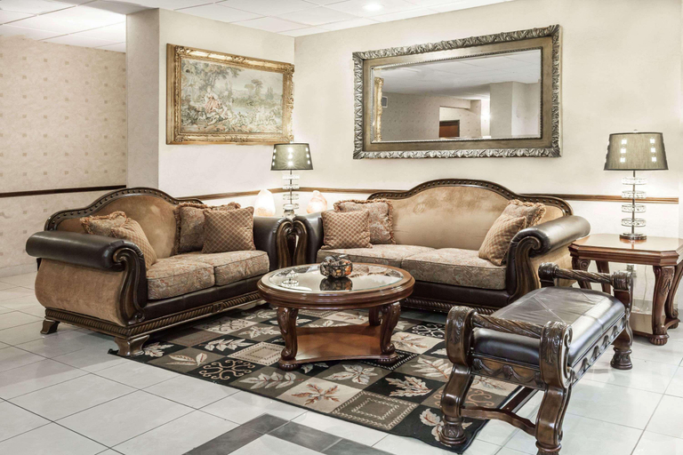 Public Area 3, Grander Inn & Suites by IHG, Smith