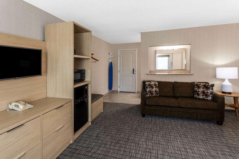 Bedroom 3, Days Inn by Wyndham Duluth/By Miller Hill Mall, Saint Louis