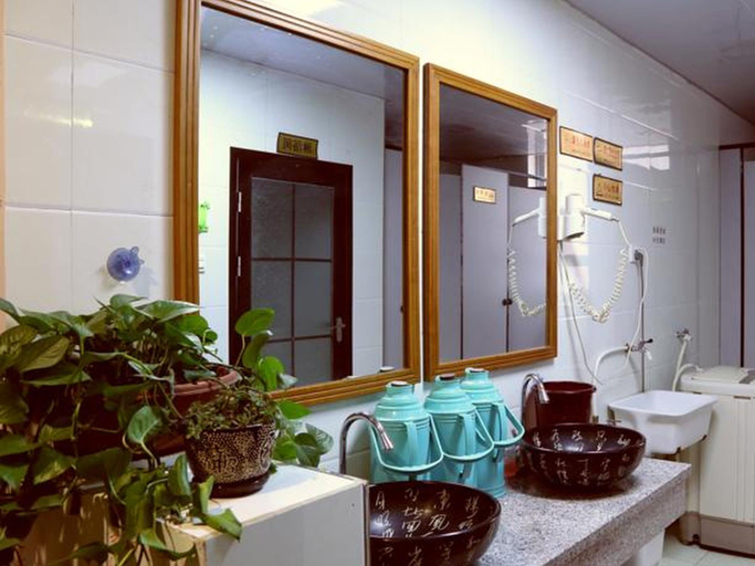 Bathroom 5, Xian Facebook Youth Hostel, Xi'an