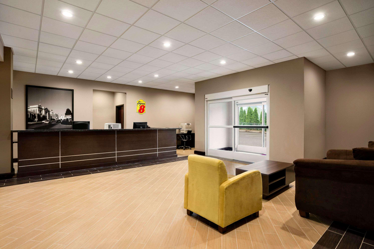 Public Area 2, Super 8 by Wyndham Hershey Chocolate Avenue, Dauphin
