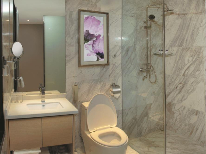 Bathroom, Lavande Hotel Guangzhou Tianhe Park Huangpu Avenue, Guangzhou