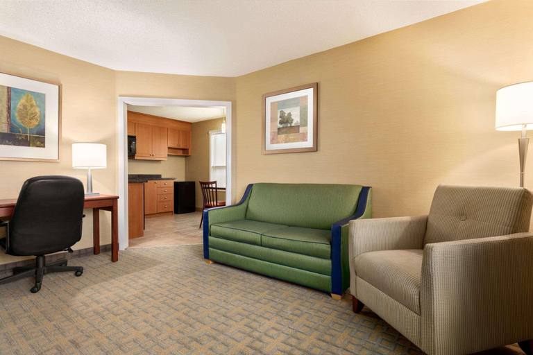 Public Area 3, Travelodge by Wyndham Oshawa Whitby, Durham