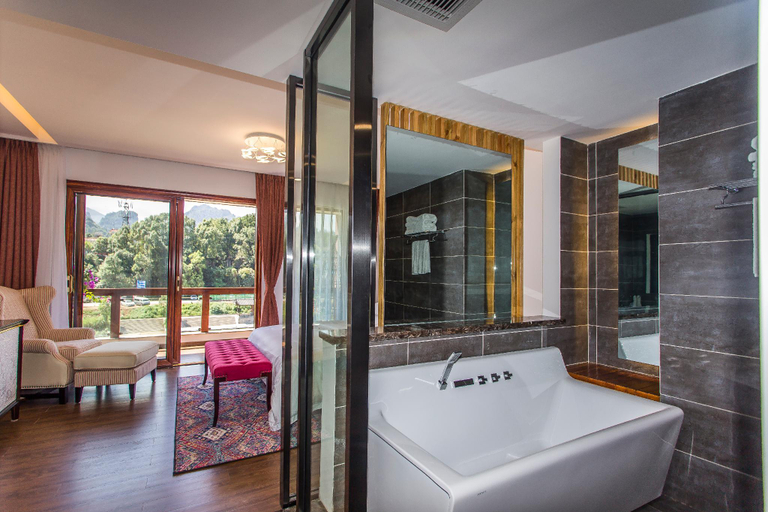 Bathroom 4, LEADING MEN Hotel, Zhangjiajie